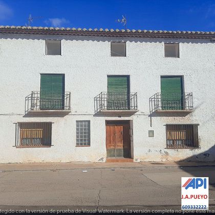 Foto 2 de Casa adossada en venda a calle Concepción de 7 habitacions amb terrassa i jardí