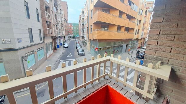 Foto 2 de Pis en venda a calle Juan José Lorente de 3 habitacions amb terrassa i piscina