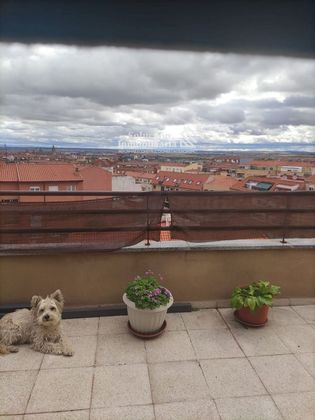 Foto 2 de Àtic en venda a Pizarrales de 2 habitacions amb terrassa i garatge