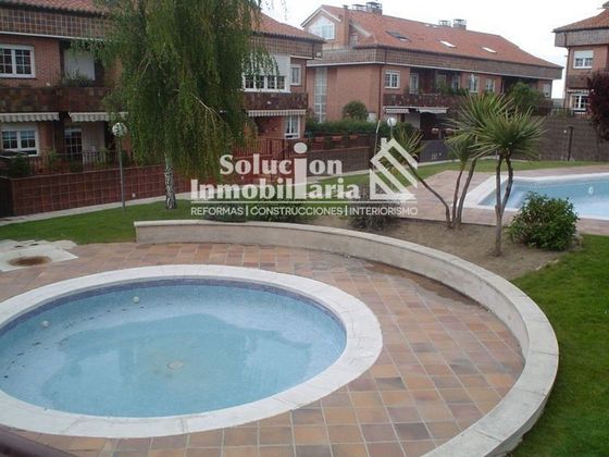 Foto 1 de Casa en venda a Villares de la Reina de 5 habitacions amb terrassa i piscina