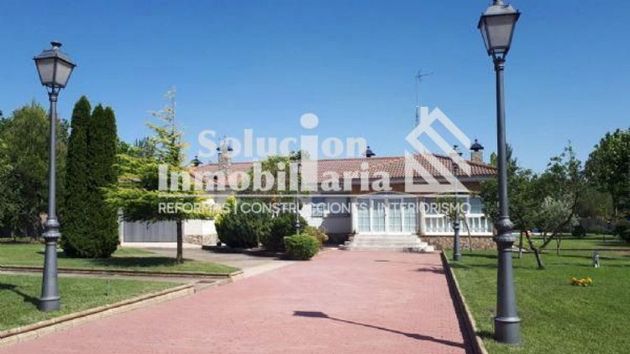 Foto 1 de Xalet en venda a Calzada de Valdunciel de 4 habitacions amb piscina i garatge