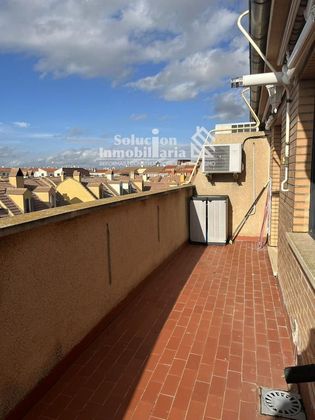 Foto 2 de Ático en venta en Teso de la Feria - Arrabal de 1 habitación con terraza y aire acondicionado