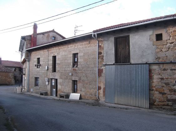 Foto 2 de Casa en venda a calle Villamoñico de 5 habitacions amb garatge