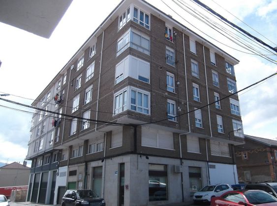 Foto 1 de Pis en venda a calle Jose Maria Pereda de 4 habitacions amb ascensor