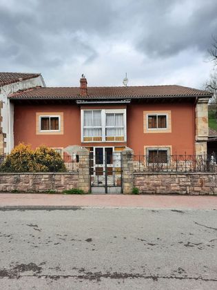 Foto 1 de Casa en venda a calle Cañeda de 4 habitacions amb jardí i calefacció