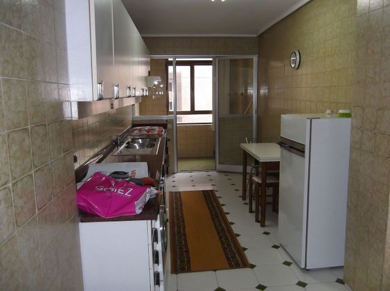 Foto 2 de Venta de piso en calle Casimiro Sainz de 4 habitaciones con garaje y ascensor