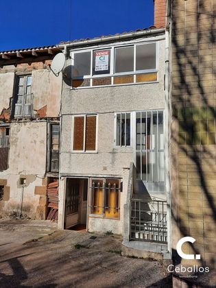 Foto 1 de Casa en venda a calle Lantueno de 1 habitació amb garatge i jardí