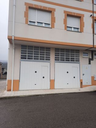 Foto 2 de Pis en venda a calle Cabuerniga de 3 habitacions amb garatge i calefacció