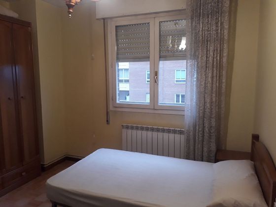 Foto 2 de Pis en lloguer a Ermitagaña - Mendebaldea de 3 habitacions amb terrassa i mobles