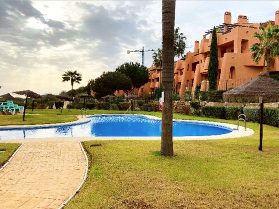 Foto 2 de Piso en venta en calle Miguel de Cervantes de 2 habitaciones con terraza y piscina