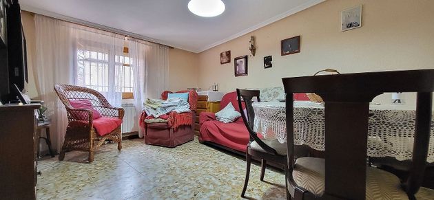 Foto 1 de Casa en venda a Fuensaldaña de 4 habitacions amb terrassa i garatge