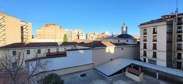 Foto 2 de Pis en venda a Centro - Valladolid de 5 habitacions amb terrassa i calefacció