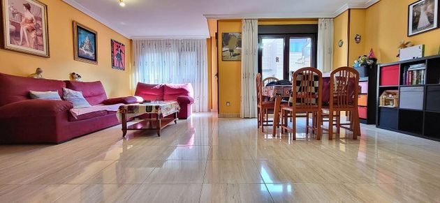 Foto 2 de Casa en venda a Laguna de Duero de 4 habitacions amb terrassa i garatge