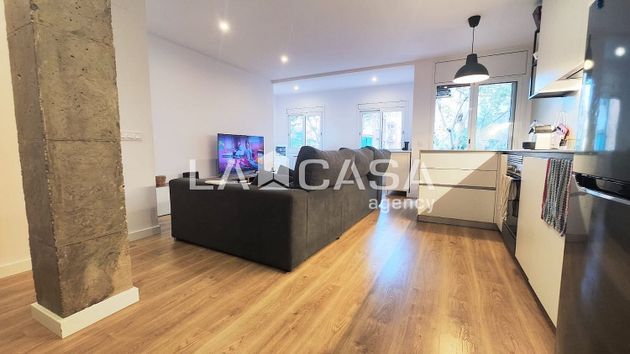 Foto 2 de Piso en venta en Sant Andreu de Palomar de 3 habitaciones con balcón y aire acondicionado