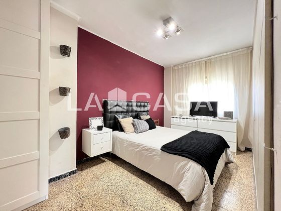Foto 1 de Piso en venta en Artigas - Llefià de 3 habitaciones con piscina y balcón