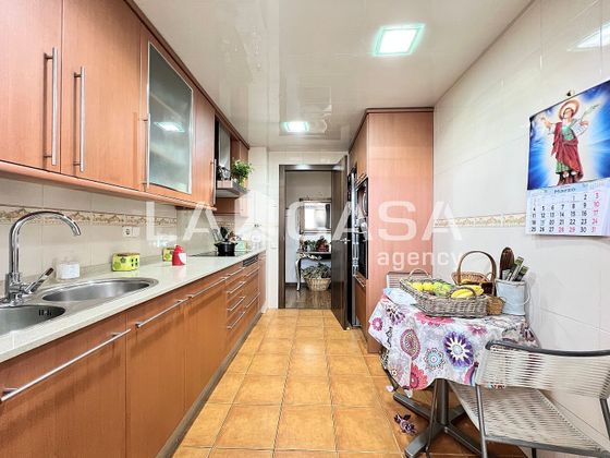 Foto 1 de Piso en venta en Artigas - Llefià de 3 habitaciones con balcón y calefacción