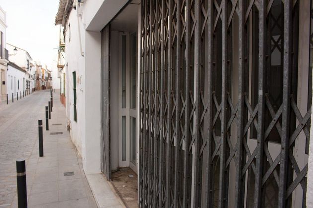 Foto 1 de Venta de local en Benacazón con terraza
