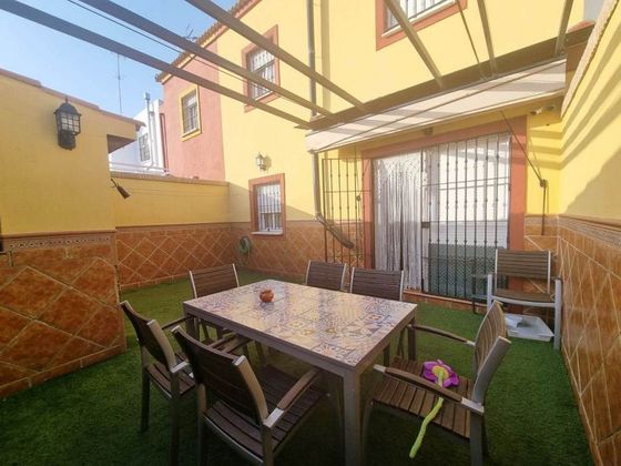 Foto 1 de Casa en venda a Albaida del Aljarafe de 3 habitacions amb garatge i aire acondicionat