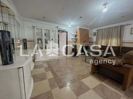 Foto 2 de Casa en venda a Ciudad Aljarafe de 4 habitacions i 179 m²