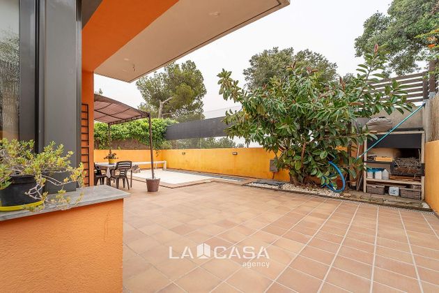 Foto 1 de Venta de casa en Torrelles de Llobregat de 4 habitaciones con terraza y piscina