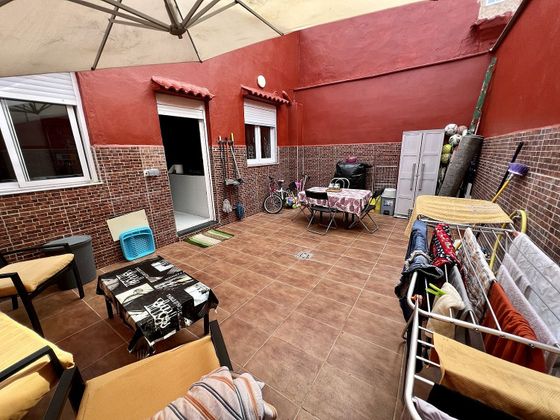 Foto 1 de Casa adossada en venda a Oliver de 3 habitacions amb terrassa