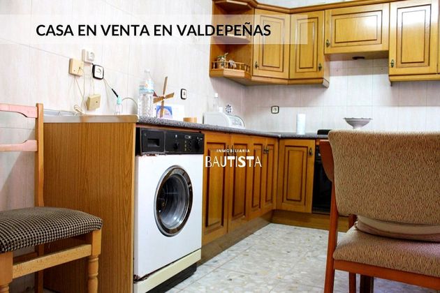 Foto 2 de Chalet en venta en Valdepeñas de 3 habitaciones y 200 m²