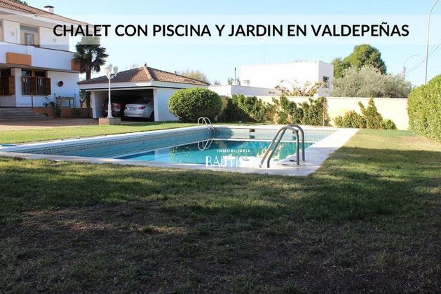 Foto 1 de Xalet en venda a Valdepeñas de 5 habitacions amb terrassa i piscina
