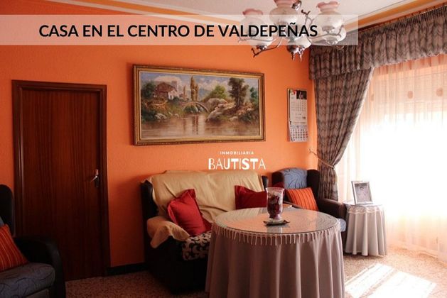 Foto 1 de Chalet en venta en Valdepeñas de 7 habitaciones con terraza y garaje