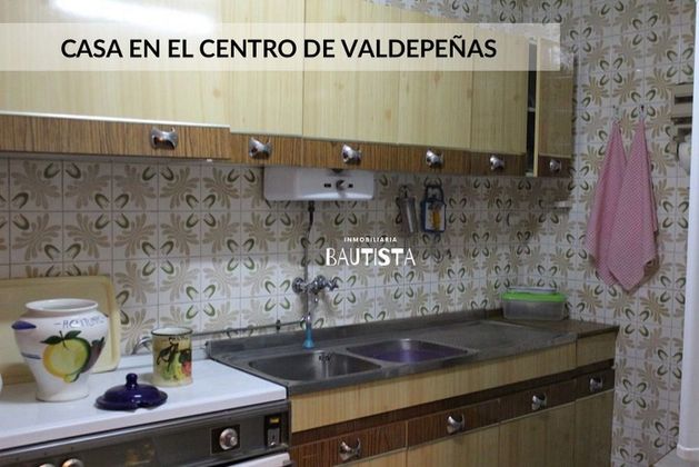 Foto 2 de Xalet en venda a Valdepeñas de 7 habitacions amb terrassa i garatge