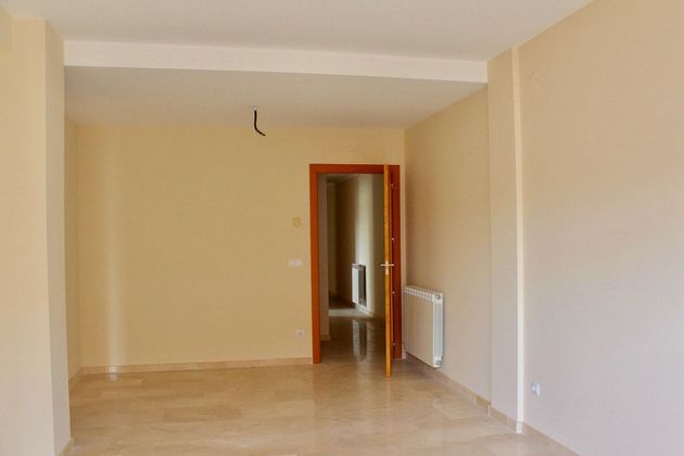 Foto 2 de Piso en venta en Valdepeñas de 3 habitaciones con balcón y aire acondicionado