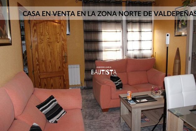 Foto 2 de Xalet en venda a Valdepeñas de 4 habitacions amb terrassa