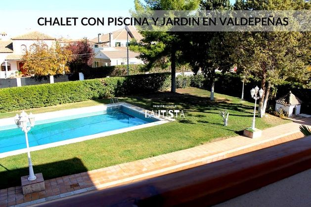 Foto 1 de Casa en venda a Valdepeñas de 5 habitacions amb terrassa i piscina