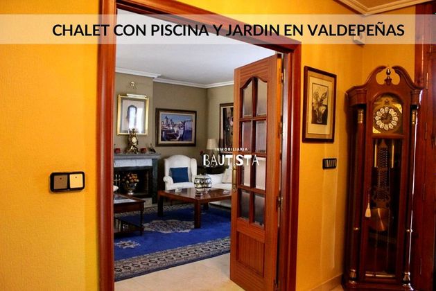 Foto 2 de Casa en venda a Valdepeñas de 5 habitacions amb terrassa i piscina