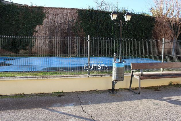 Foto 1 de Casa en venda a Valdepeñas de 4 habitacions amb piscina i garatge