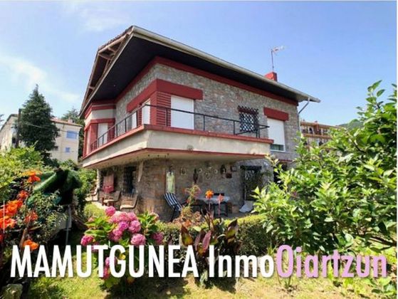 Foto 1 de Xalet en venda a Miracruz - Bidebieta de 5 habitacions amb terrassa i garatge