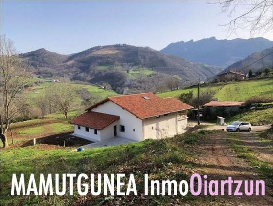 Foto 1 de Casa en venda a Oiartzun de 6 habitacions amb terrassa i jardí