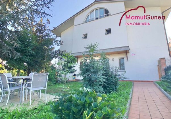Foto 1 de Casa adossada en venda a Hernani de 5 habitacions amb terrassa i garatge