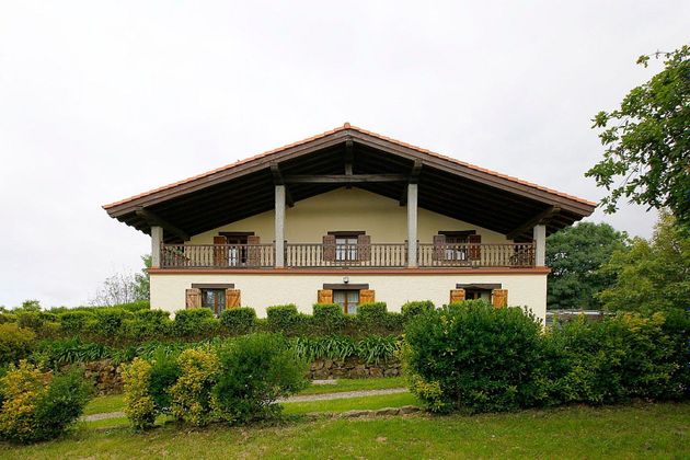 Foto 2 de Chalet en venta en Oiartzun de 4 habitaciones con terraza y piscina