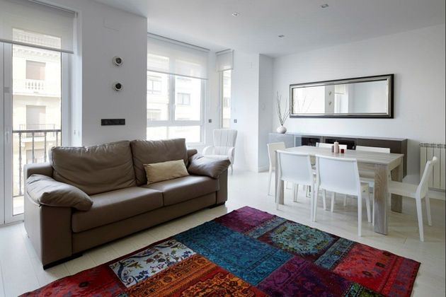 Foto 2 de Pis en lloguer a Gros de 2 habitacions amb terrassa i mobles