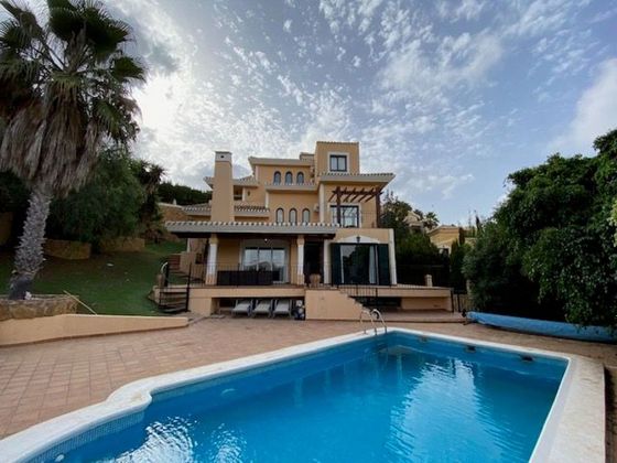 Foto 1 de Chalet en venta en calle Montemares Villa de 6 habitaciones con terraza y piscina