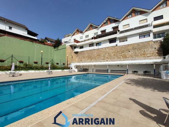 Foto 1 de Venta de casa en Miracruz - Bidebieta de 4 habitaciones con terraza y piscina