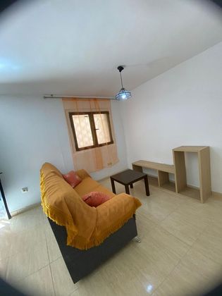 Foto 1 de Pis en lloguer a Casco Histórico de 2 habitacions amb mobles i calefacció