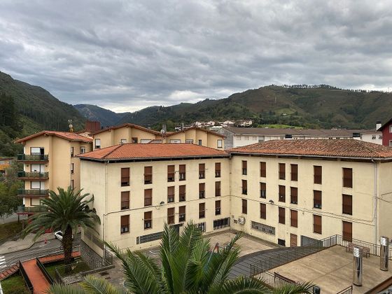 Foto 1 de Pis en venda a Mendaro de 3 habitacions amb terrassa i balcó