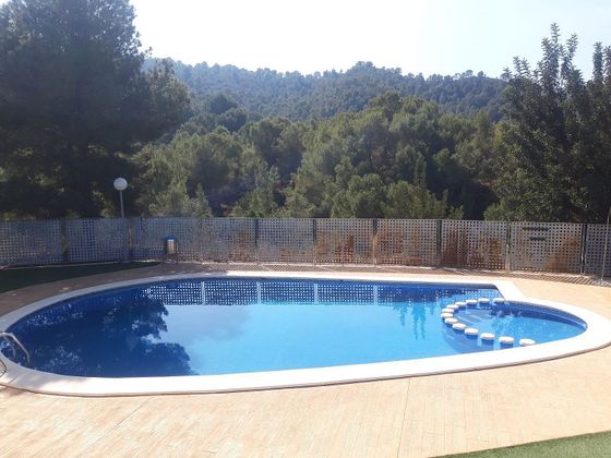Foto 2 de Casa en venda a calle Petirrojo de 4 habitacions amb terrassa i piscina