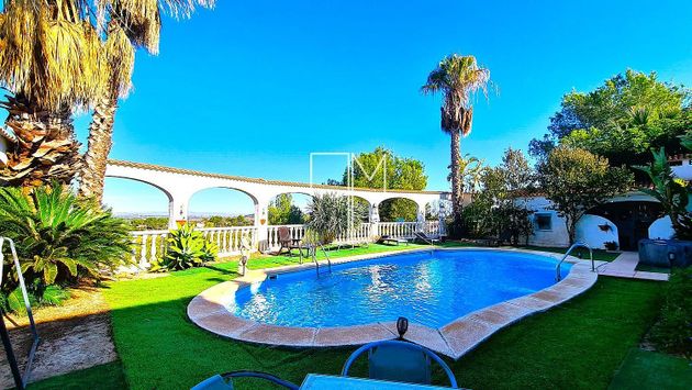 Foto 1 de Chalet en venta en Alberic de 6 habitaciones con terraza y piscina