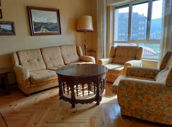 Foto 2 de Pis en venda a Corrales de Buelna (Los) de 4 habitacions amb balcó i calefacció