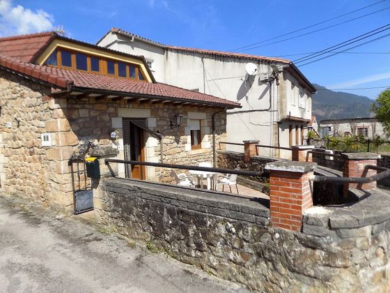 Foto 1 de Casa en venda a Corrales de Buelna (Los) de 3 habitacions amb terrassa i calefacció