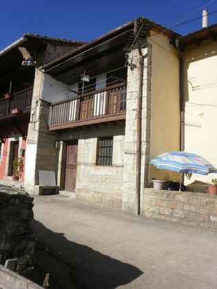 Foto 2 de Casa adossada en venda a calle Barrio Labarcesvaldaliga de 5 habitacions i 150 m²