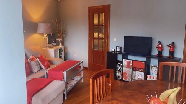 Foto 2 de Pis en venda a Corrales de Buelna (Los) de 2 habitacions amb garatge i calefacció