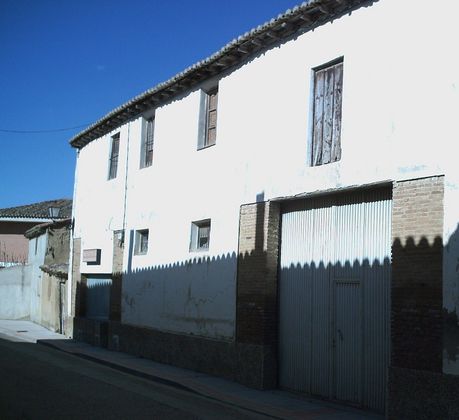 Foto 1 de Casa adosada en venta en calle General Mola de 2 habitaciones y 391 m²